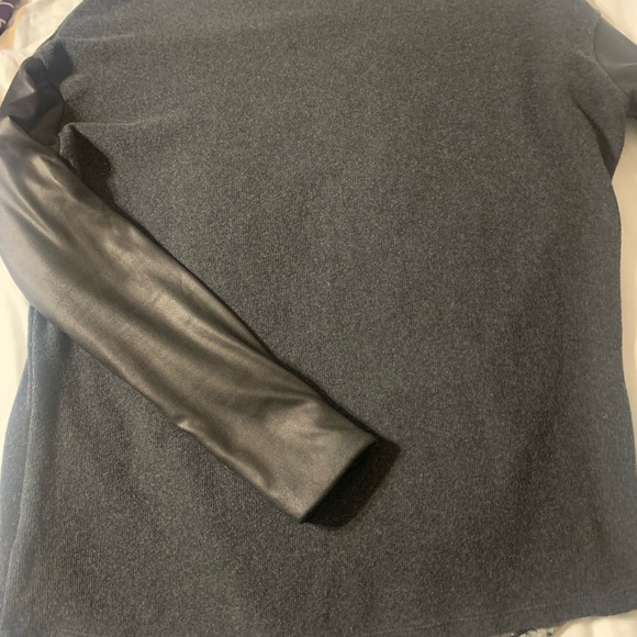 Dolce Vita Top - Picture 5 of 6